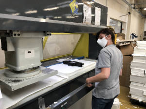 Coupe à la presse des masques,